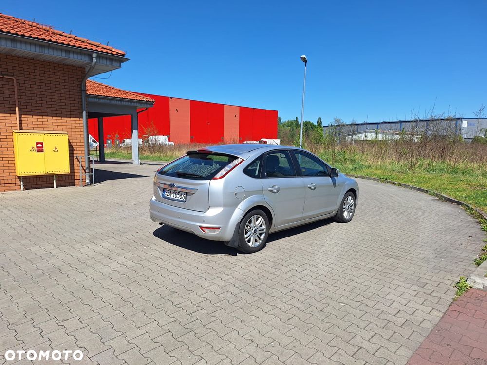 Ford Focus 1.6 Ghia - 9