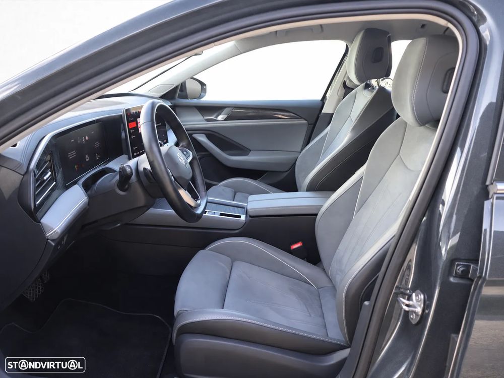 VW Passat Variant 2.0 TDi Business DSG - 23