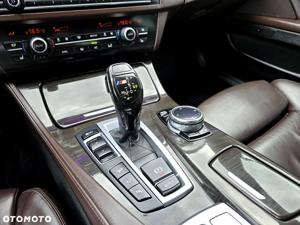 BMW Seria 5 530d xDrive - 24