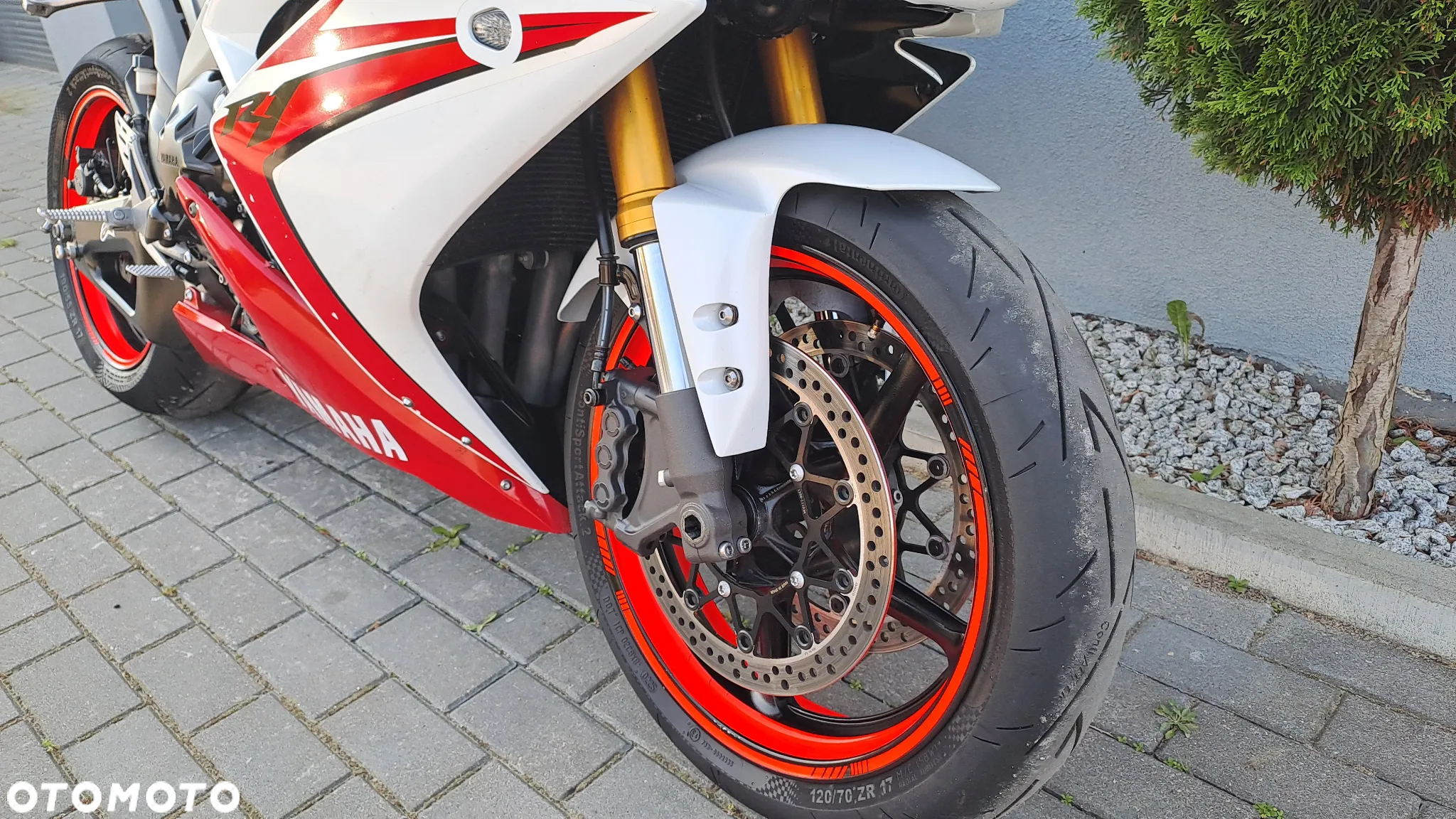 Yamaha R1 - 10