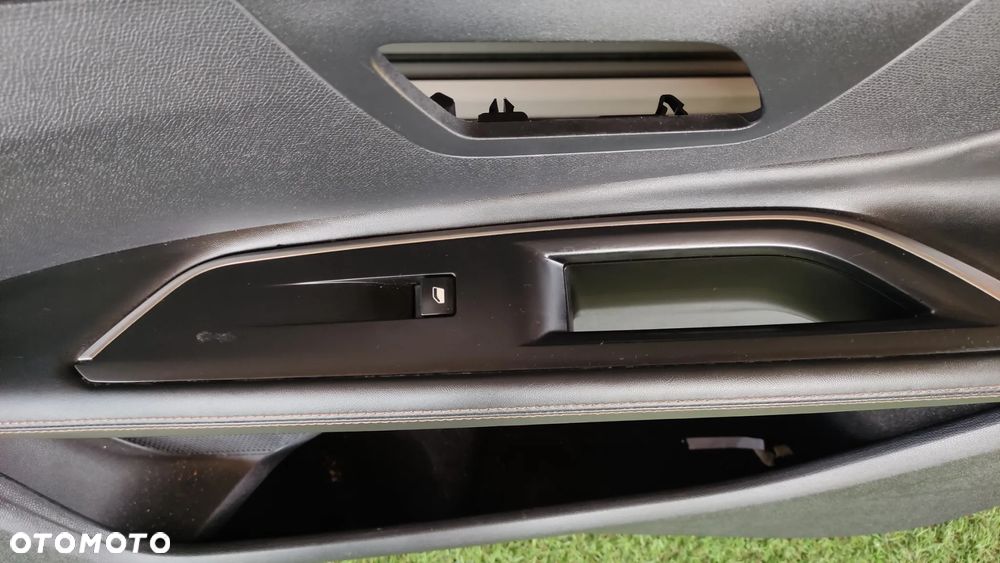Fotele kanapa Peugeot 3008 II GT LINE komplet razem z tapicerką - 13