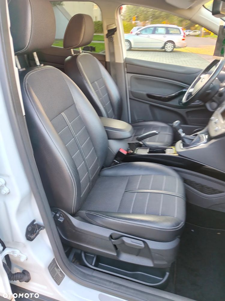 Ford Kuga - 10
