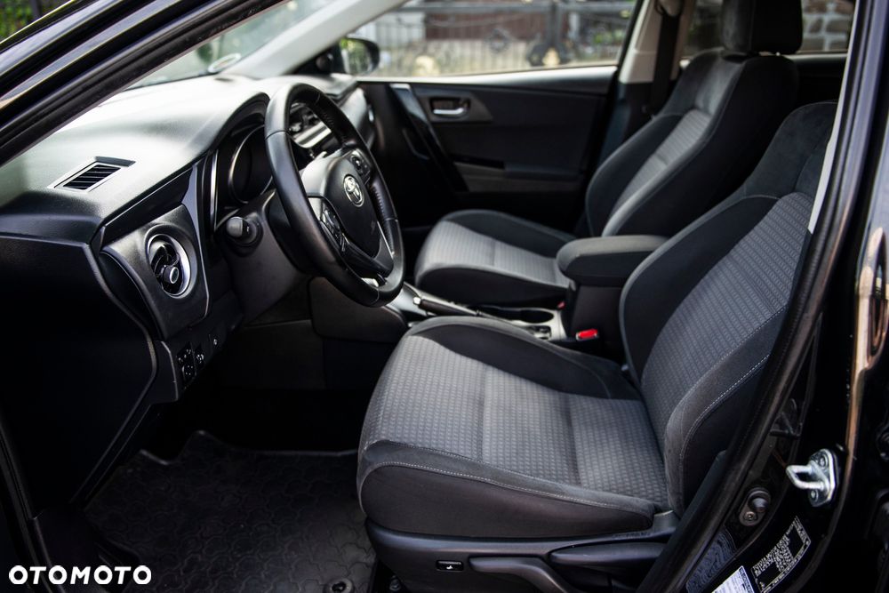 Toyota Auris - 18