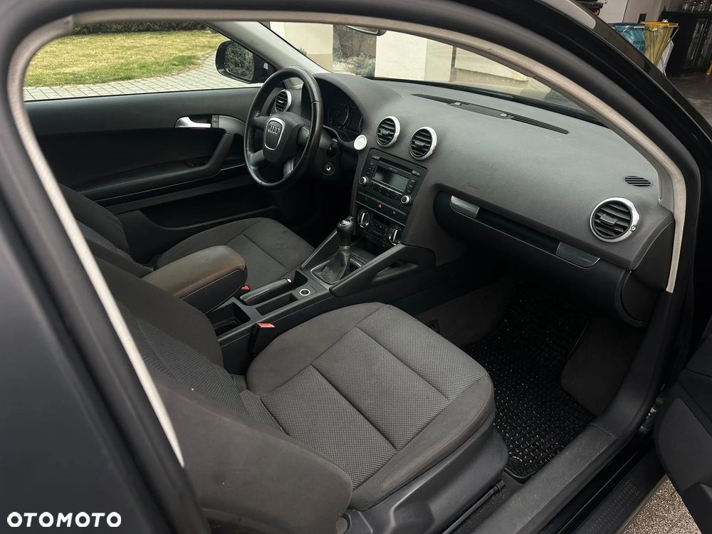 Audi A3 3-drzwiowe 1.6 Ambiente - 9