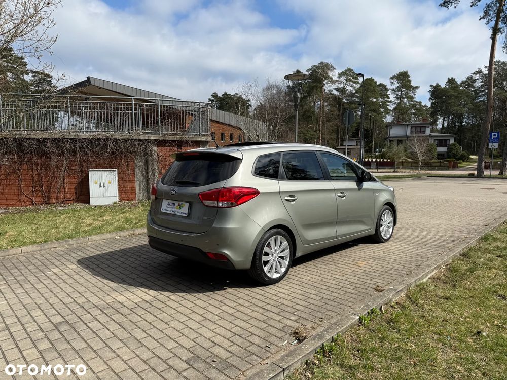 Kia Carens - 8