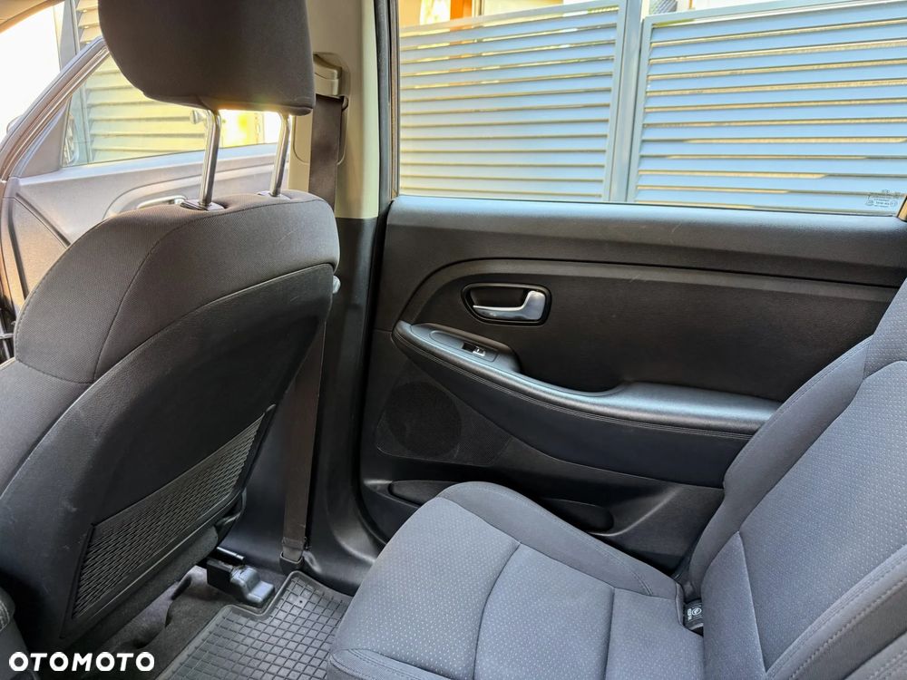Kia Carens 1.6 GDI M 7os - 16