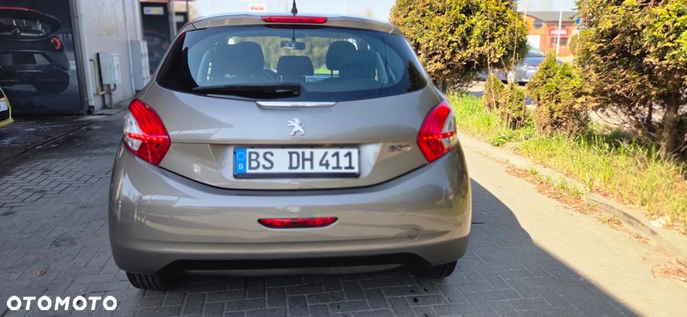 Peugeot 208 - 11