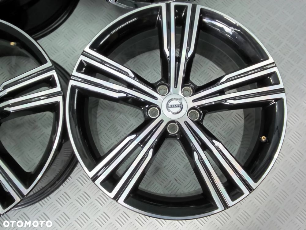 Felgi Volvo V60 S60 V90 S90 XC40 XC60 XC90 8Jx19 et42 5x108 - 4