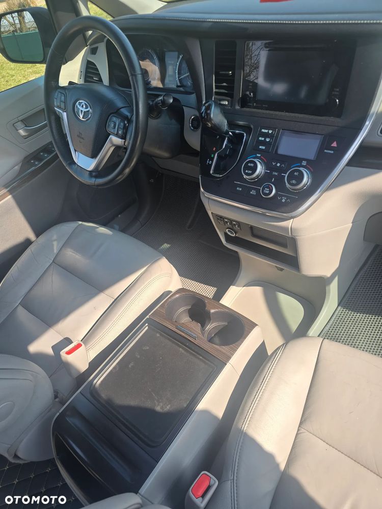 Toyota Sienna 3.5 V6 - 6