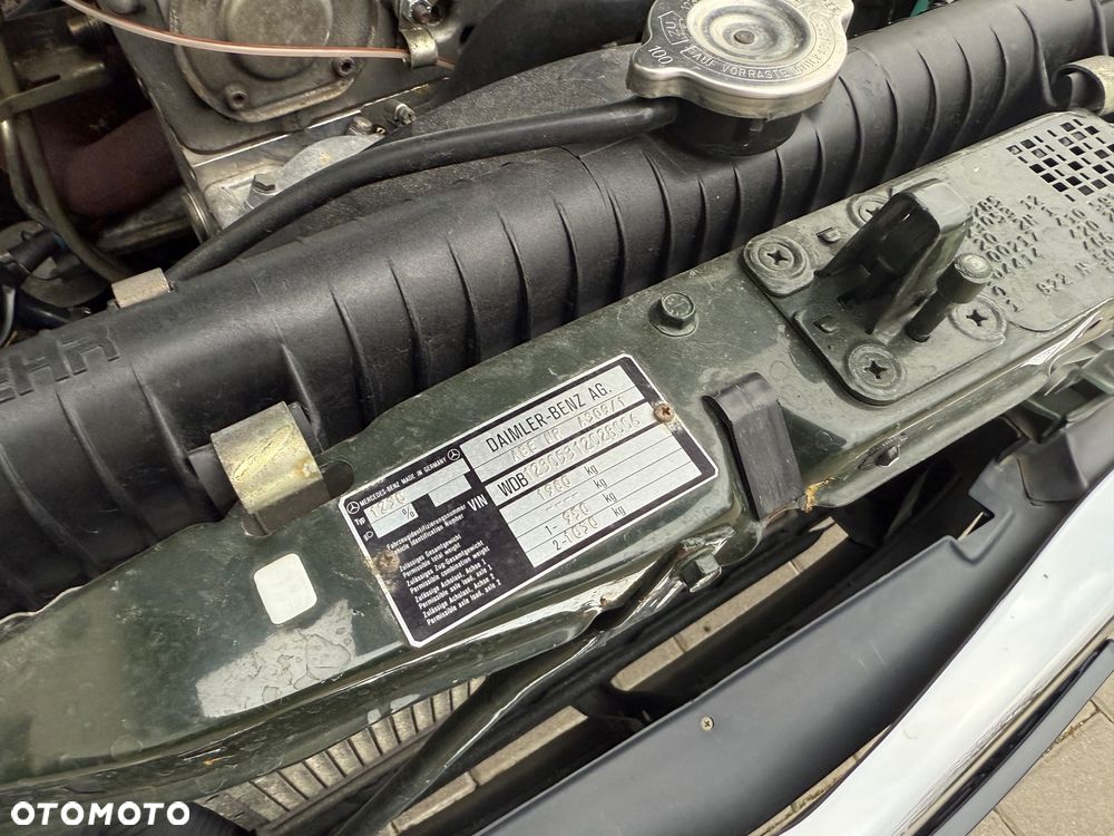 Mercedes-Benz 280 - 11