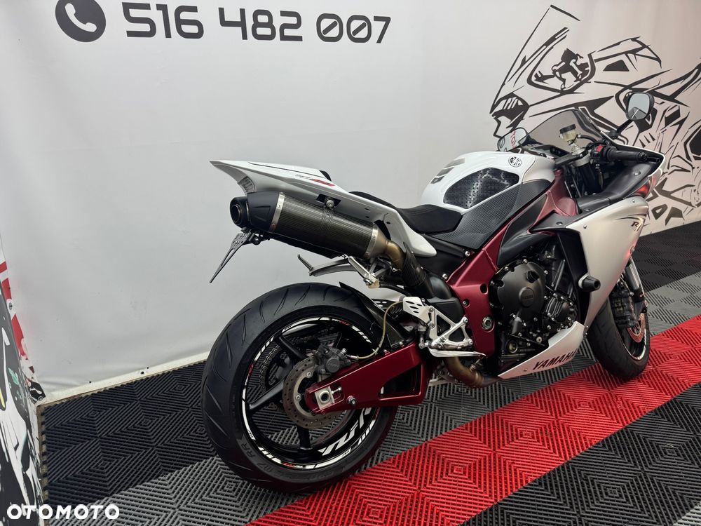 Yamaha R1 - 4