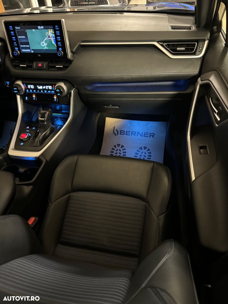 Toyota RAV4 2.5 4x4 Hybrid Team Deutschland - 26