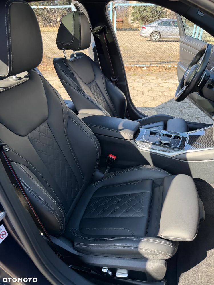 BMW Seria 3 330e xDrive M Sport - 36