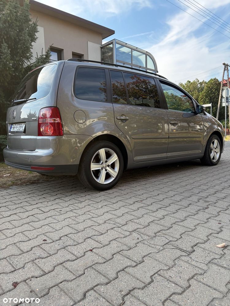 Volkswagen Touran 2010 photo 4