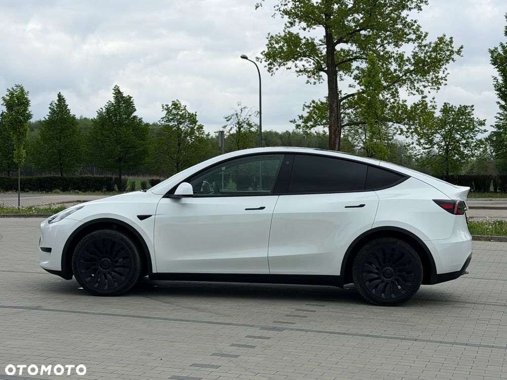 Tesla Model Y - 6
