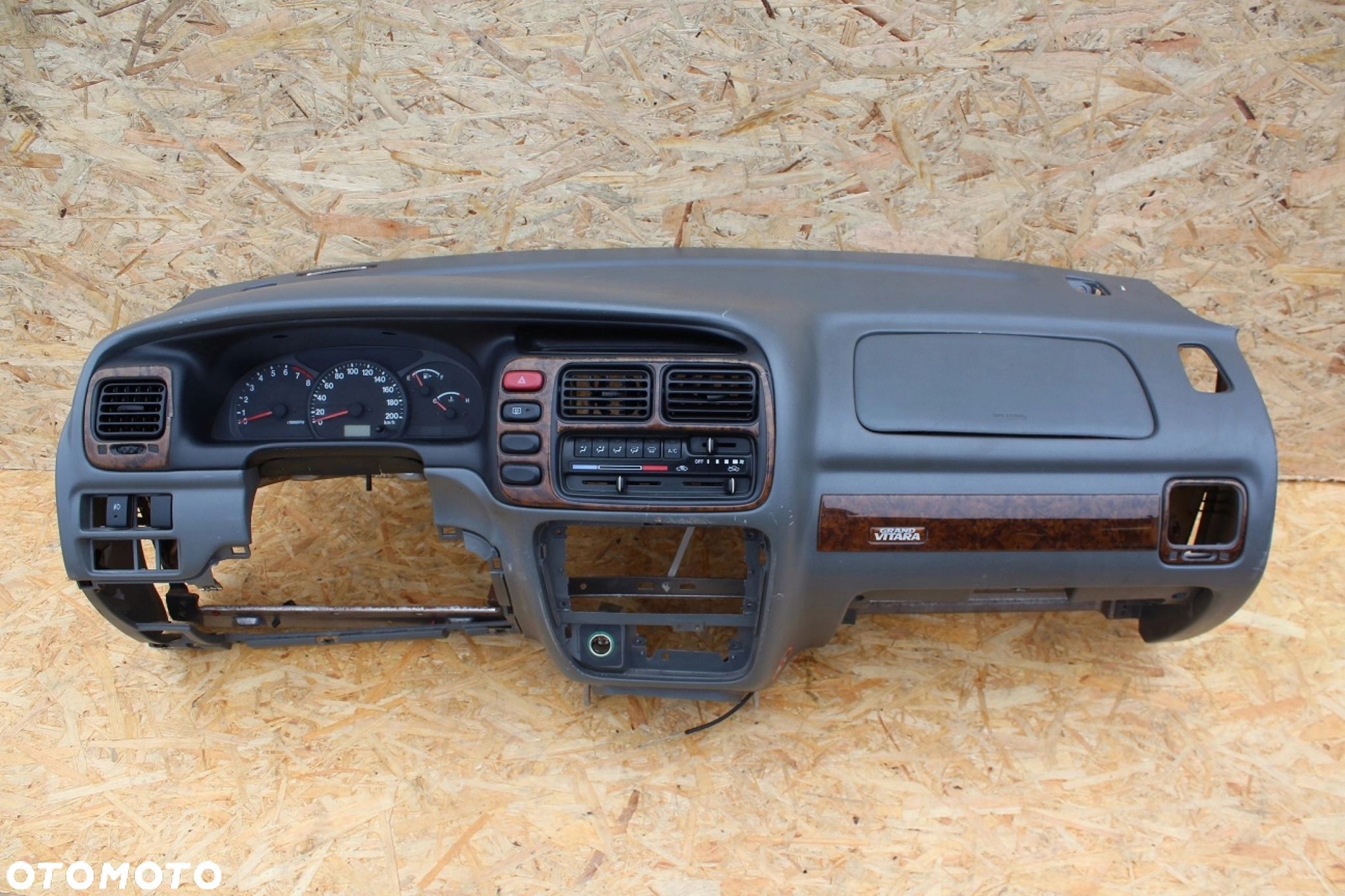 Deska rozdzielcza SUZUKI GRAND VITARA I kompletna - 1