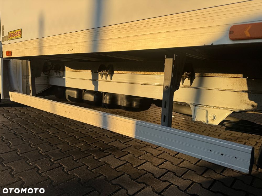 Mercedes-Benz Sprinter - 10