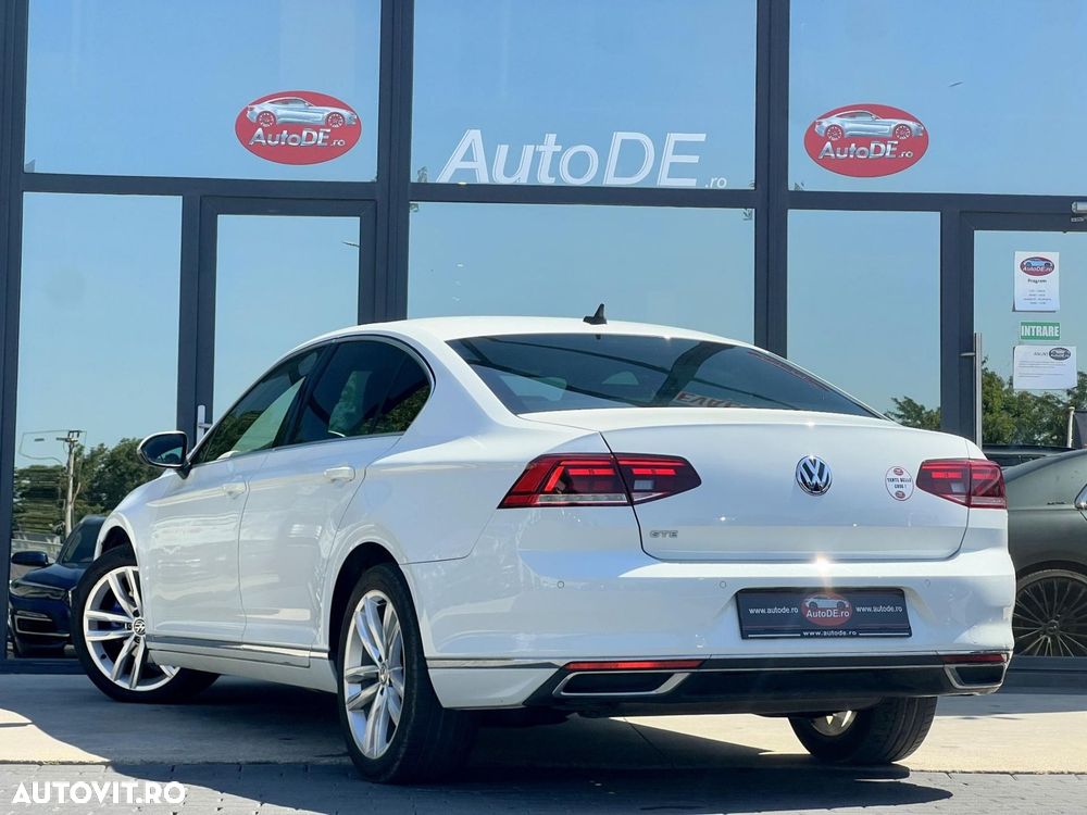 Volkswagen Passat - 4
