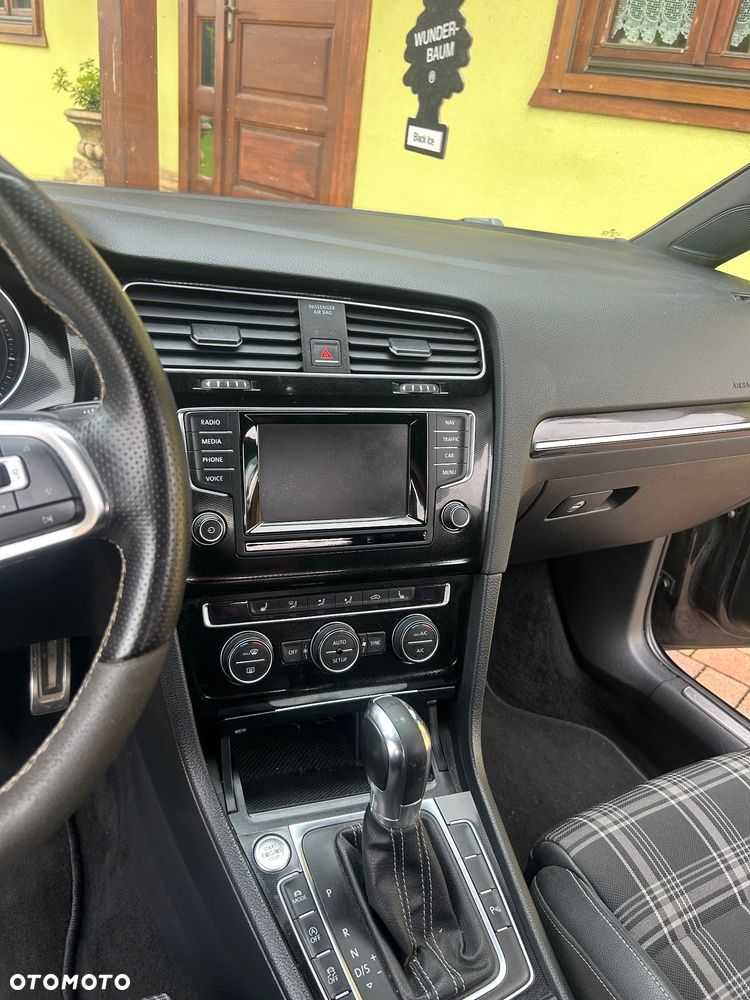 Volkswagen Golf - 8