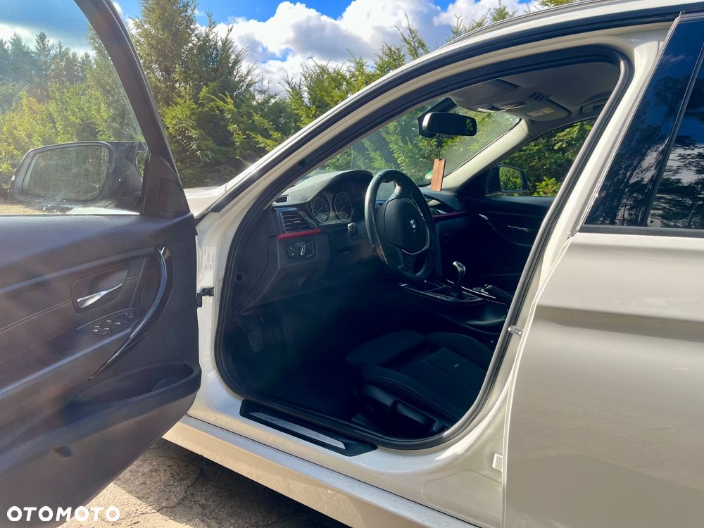 BMW Seria 3 318d Sport Line - 10