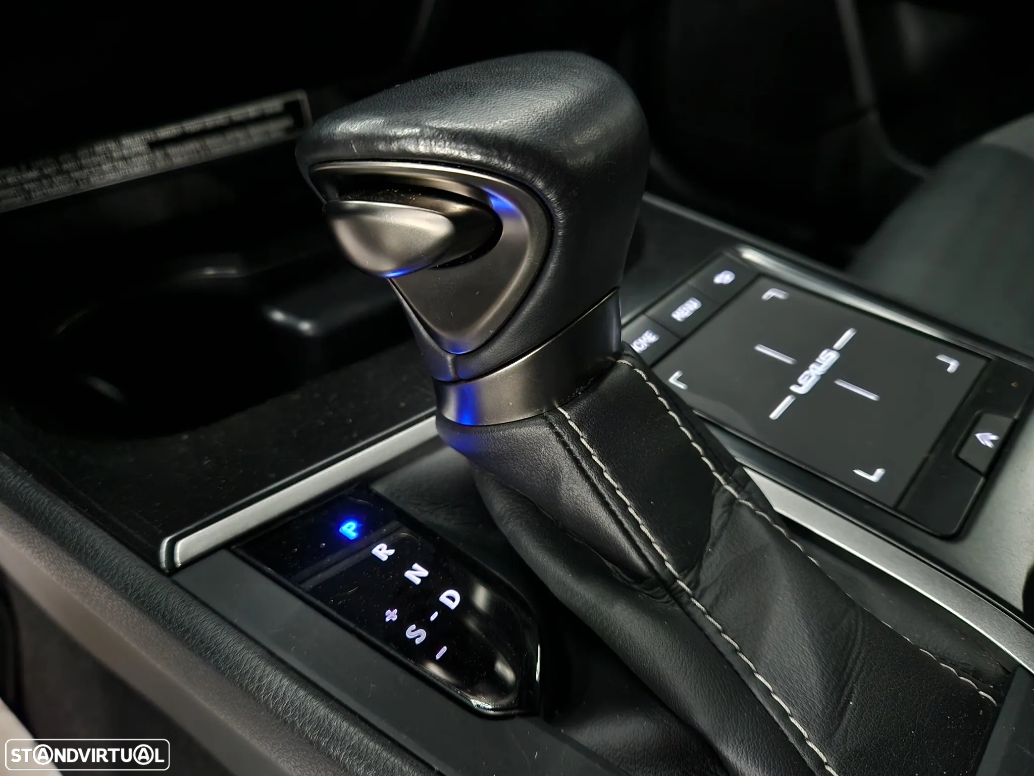 Lexus UX 250h Special Edition (LCA) - 17