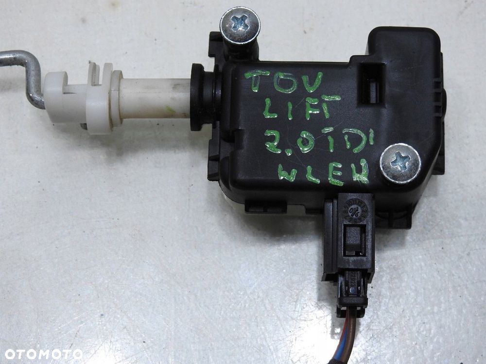 SIŁOWNIK KLAPKI PALIWA VW TOURAN LIFT 1T0810773A - 3