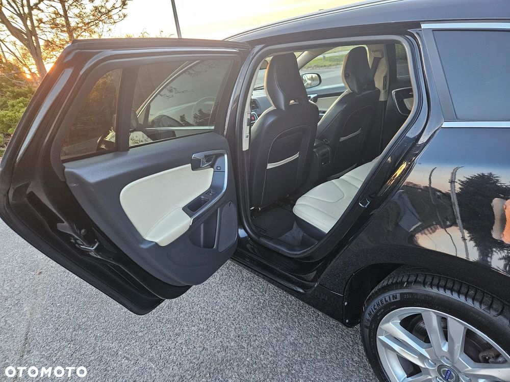 Volvo V60 DRIVe Summum - 36
