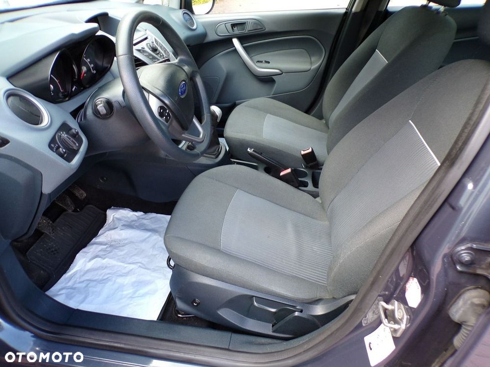 Ford Fiesta - 24