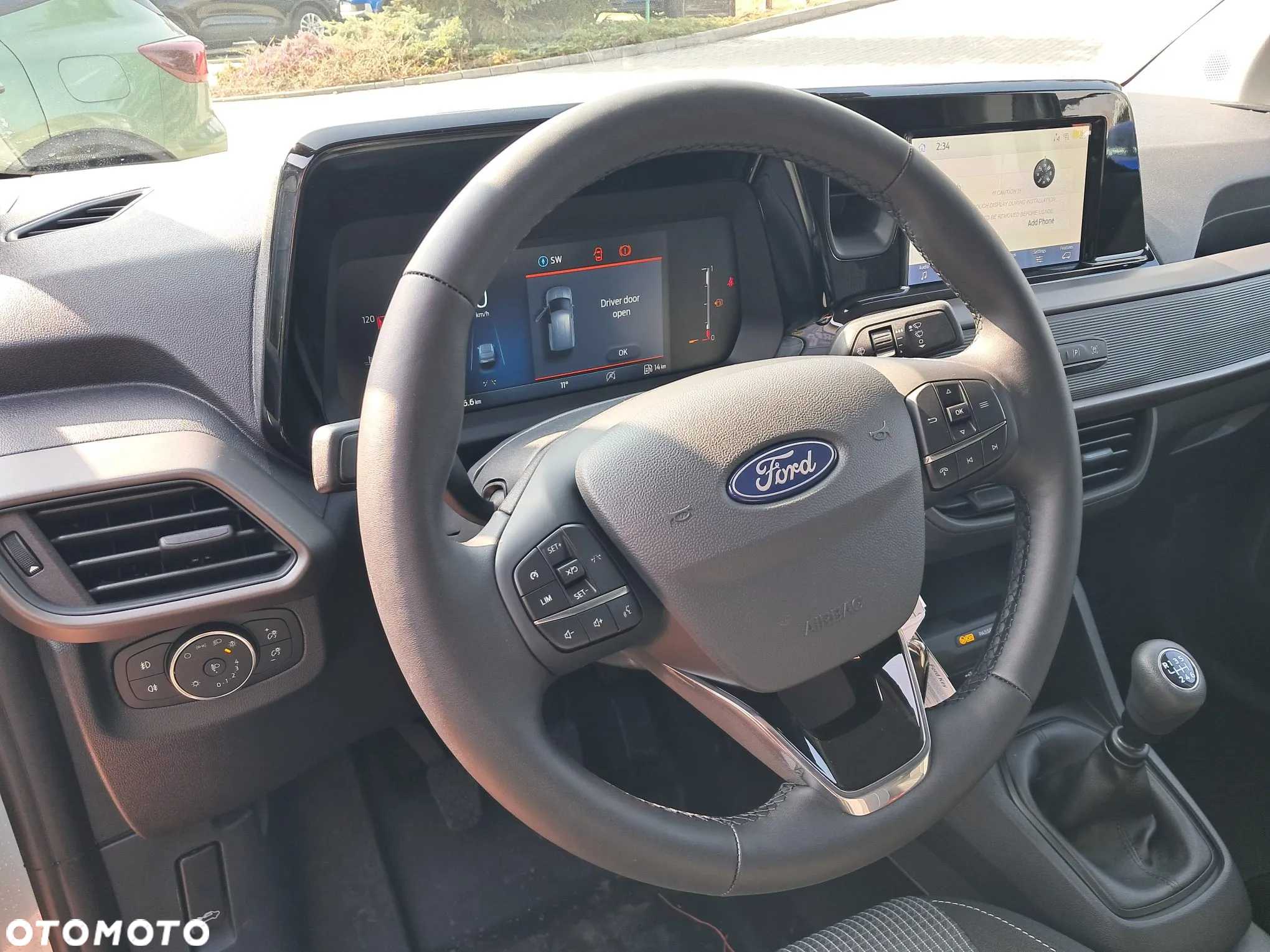 Ford Transit Courier - 11