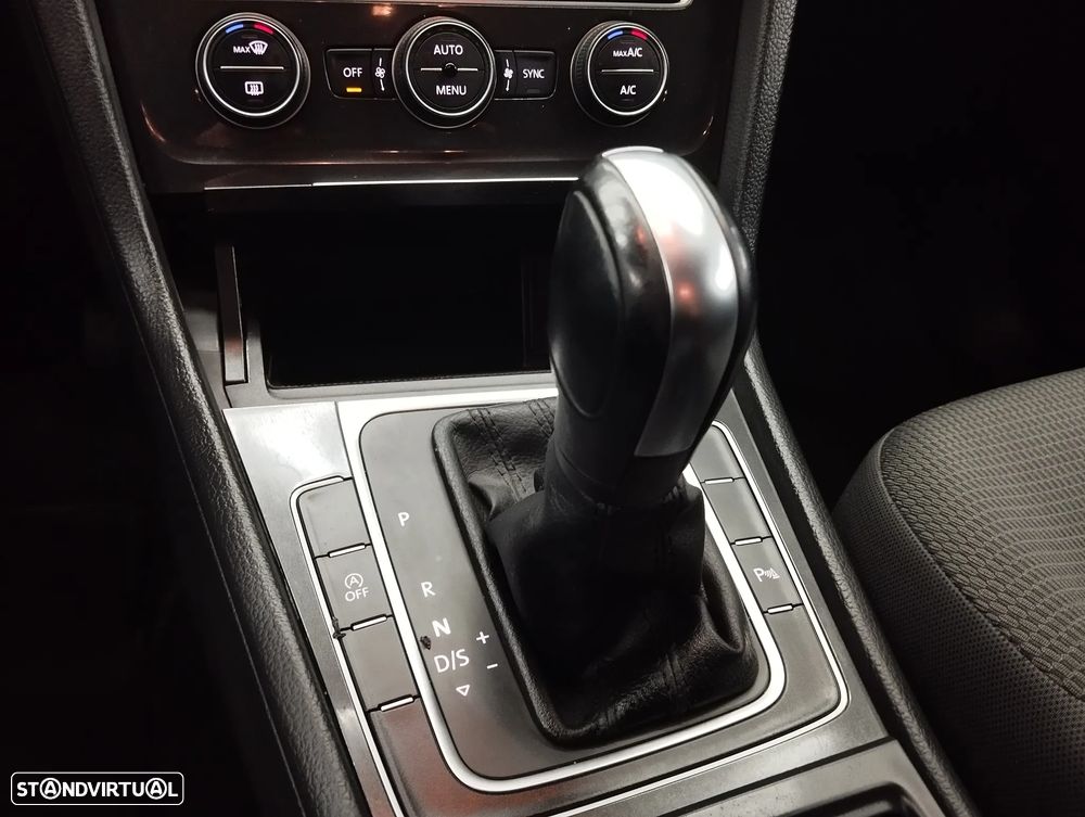 VW Golf Variant 2.0 TDi R-Line DSG - 29