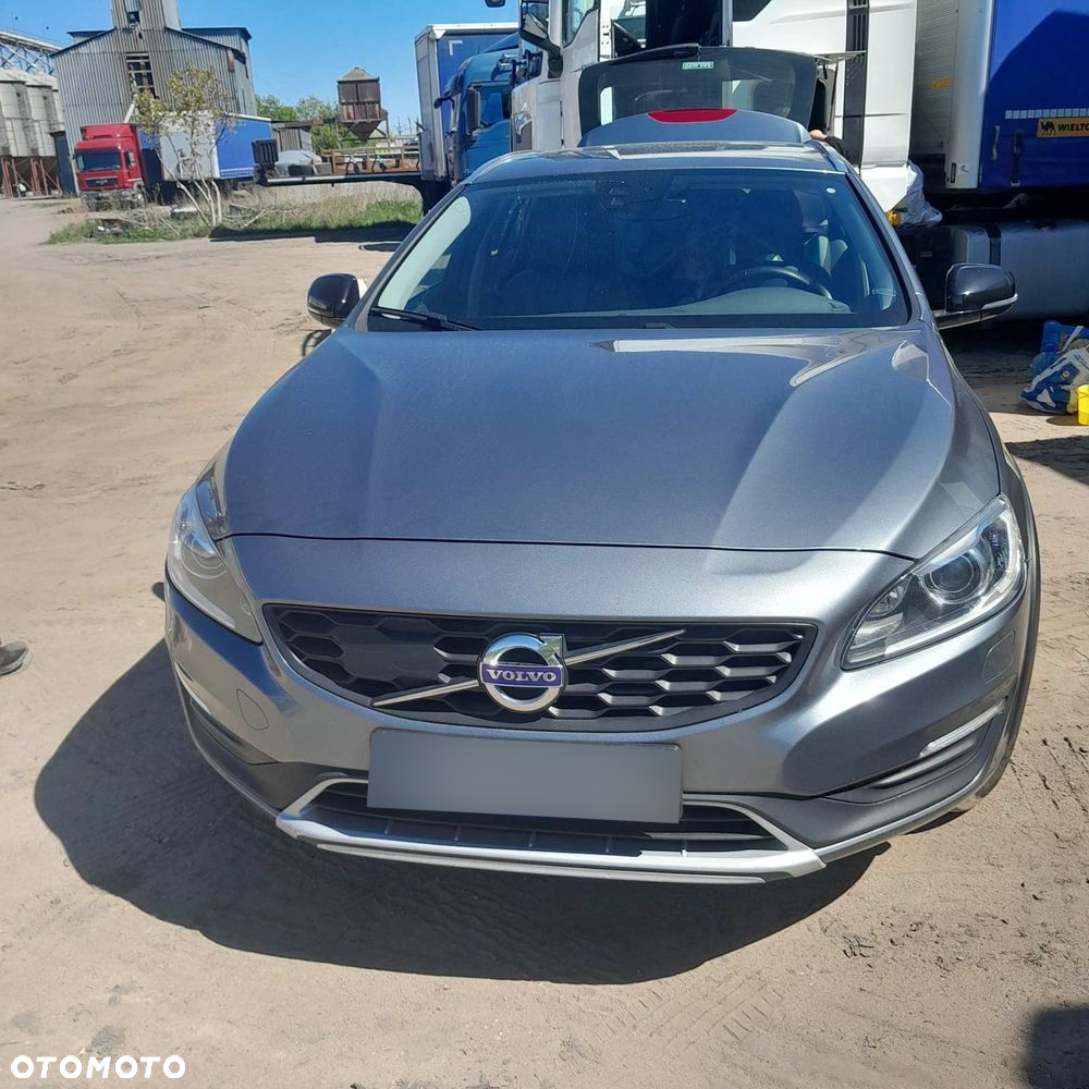 Volvo V60 Cross Country D3 Drive-E Summum - 3