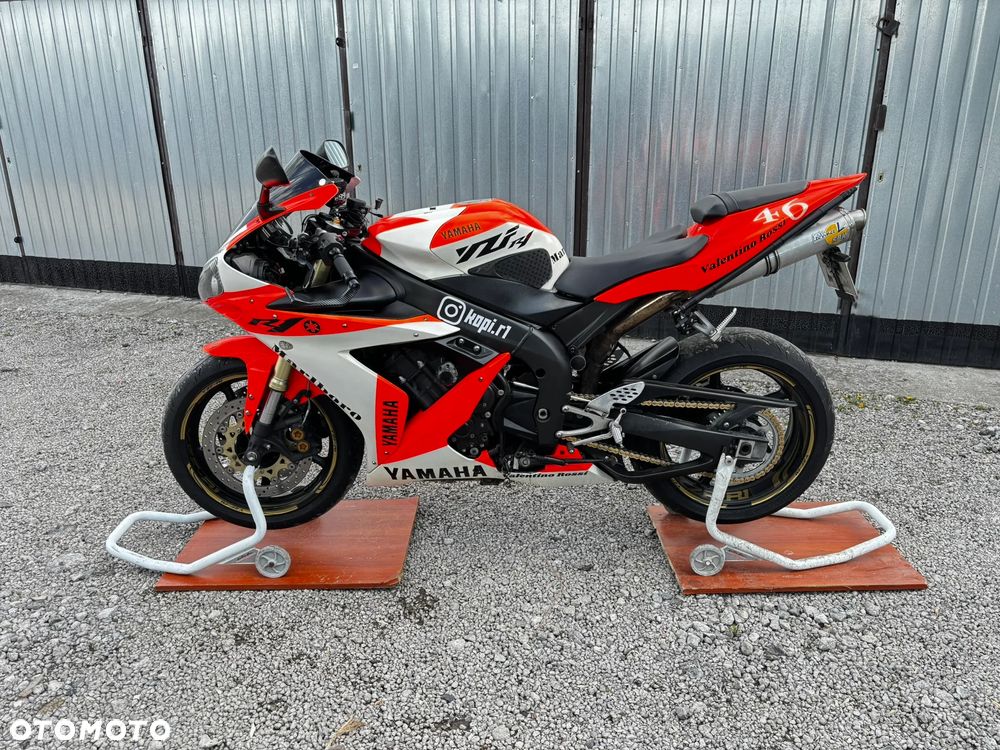 Yamaha R1 - 3