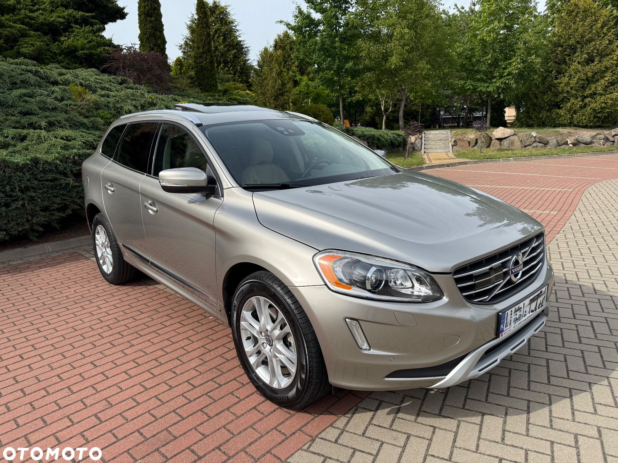 Volvo XC 60 T5 Drive-E Momentum - 1