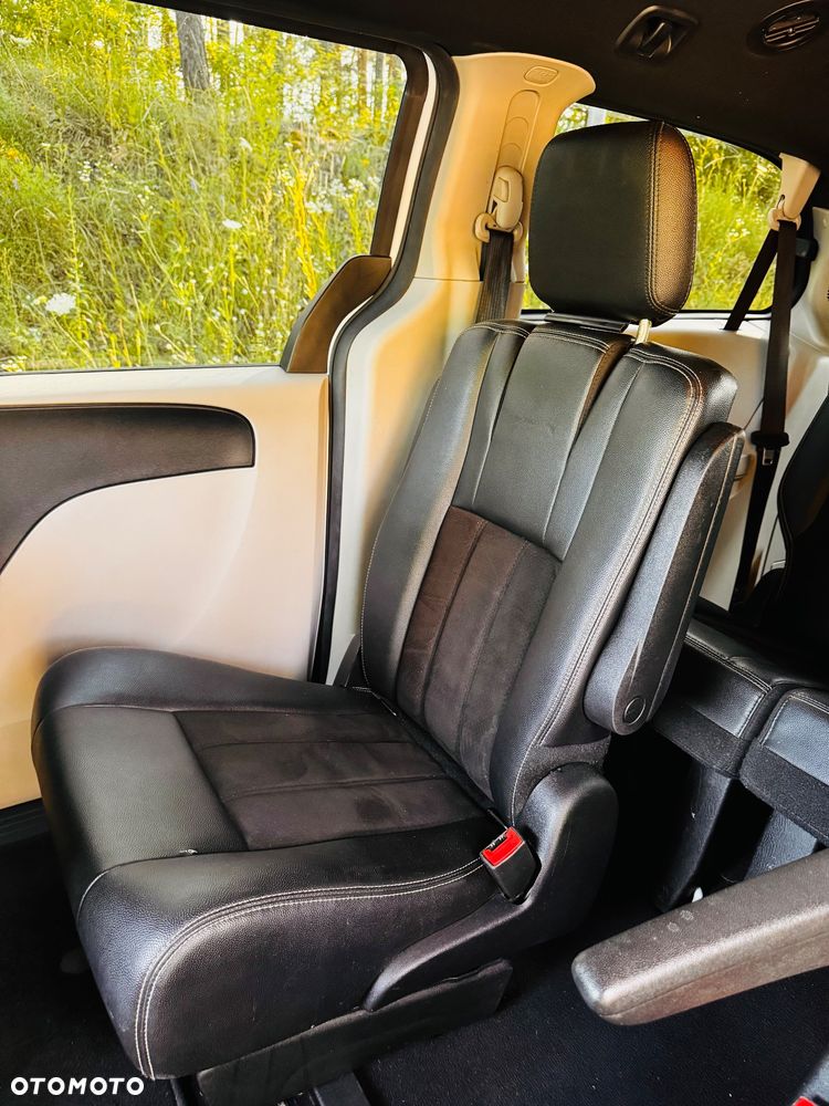 Dodge Grand Caravan - 11