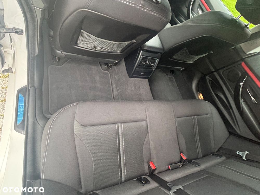 BMW Seria 3 320i GPF xDrive - 24