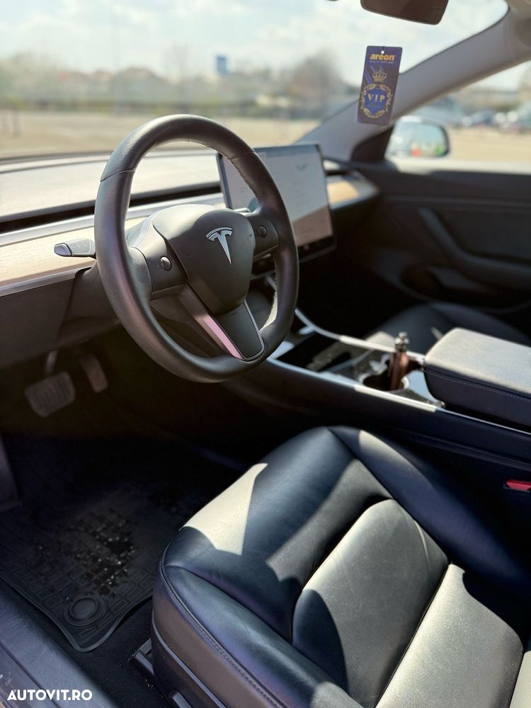 Tesla Model 3 - 6