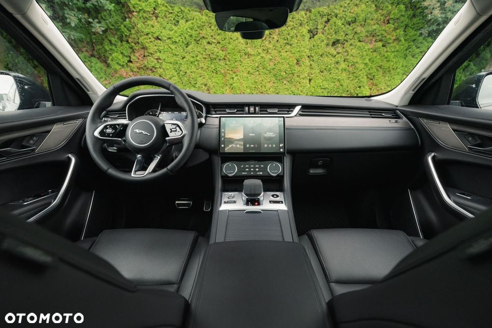 Jaguar F-Pace 2.0 D200 mHEV AWD SE - 11