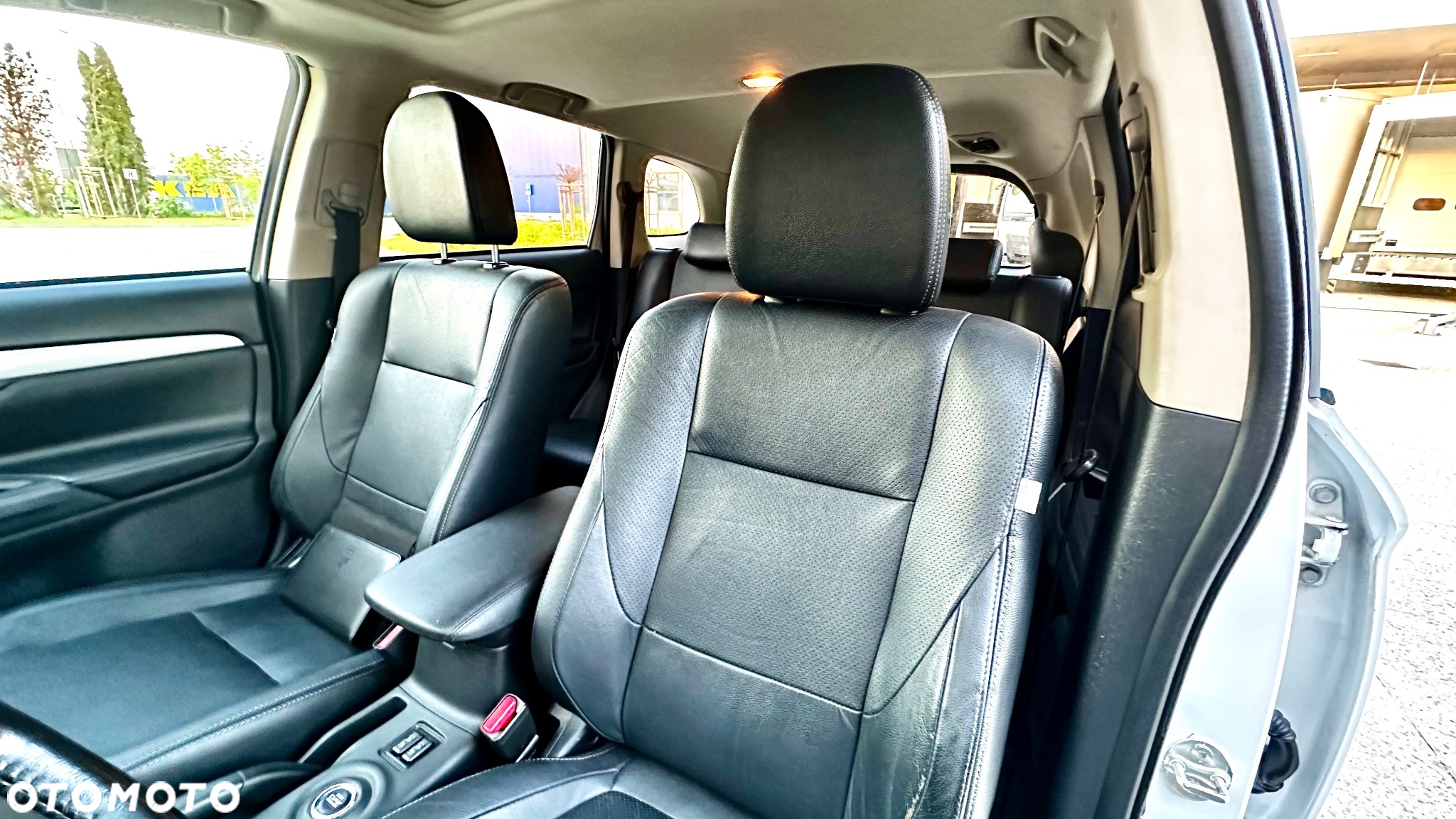 Mitsubishi Outlander 2.0 4WD Plug-In Hybrid Top - 21