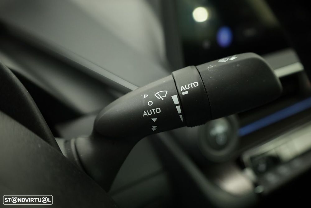 Toyota Prius 2.0 Plug-in Exclusive - 17