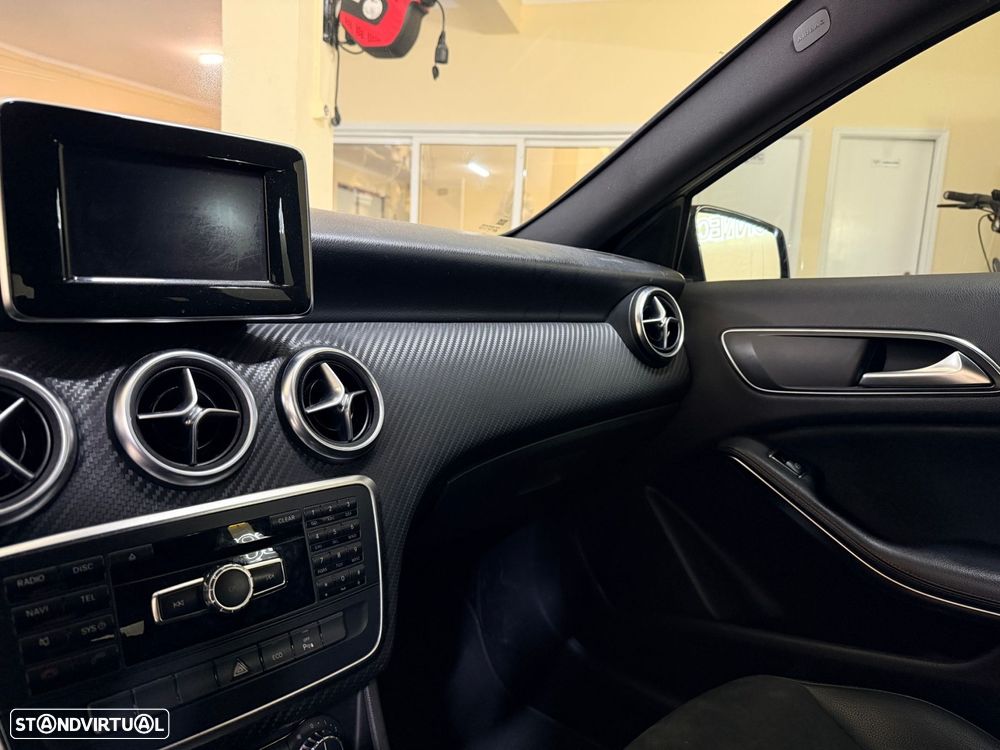 Mercedes-Benz A 180 d AMG Line - 31