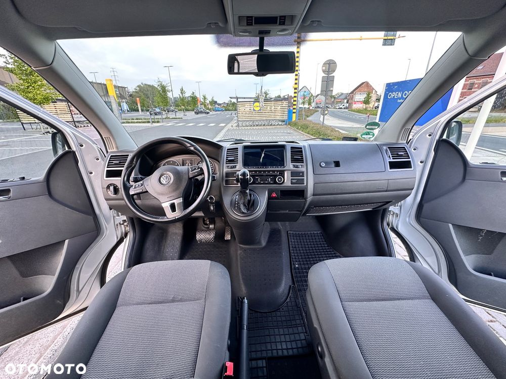 Volkswagen Caravelle - 9