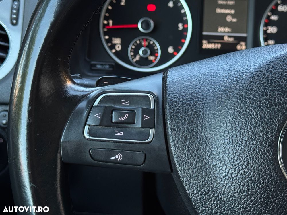 Volkswagen Tiguan 2.0 TDI DPF 4Motion BlueMotion Technology DSG Lounge Sport & Style - 16