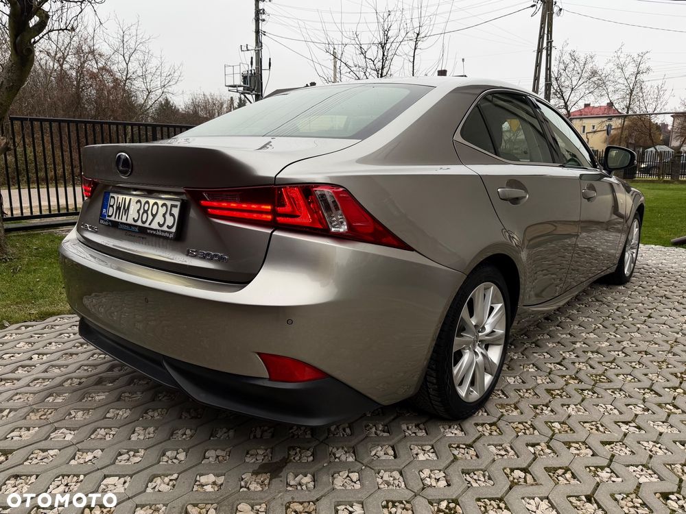 Lexus IS 300h Prestige - 3