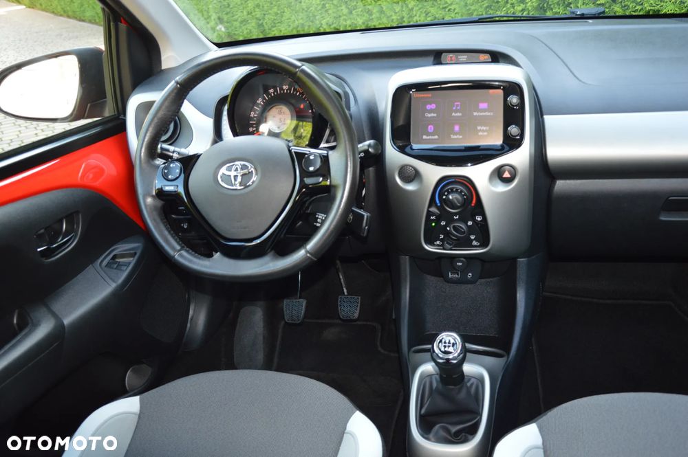 Toyota Aygo x-play touch - 15