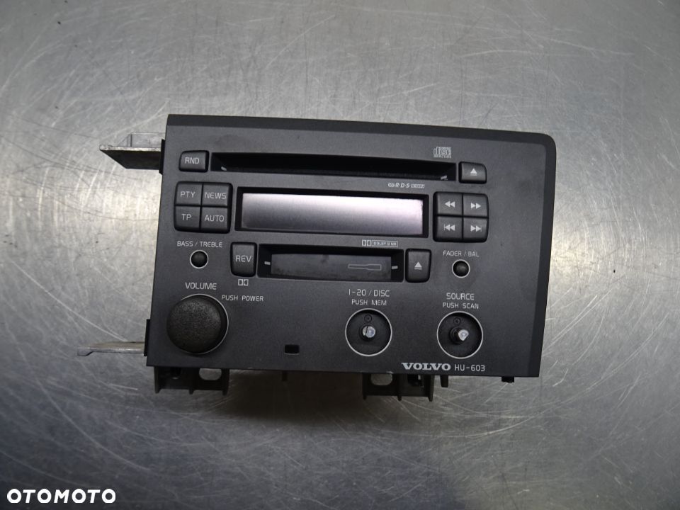 VOLVO V70 II 00-04 2.4D RADIO HU-603 9491217 - 2