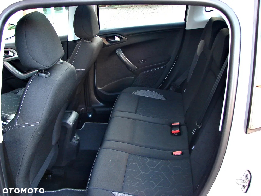 Peugeot 2008 1.2 Pure Tech Style EU6 - 23