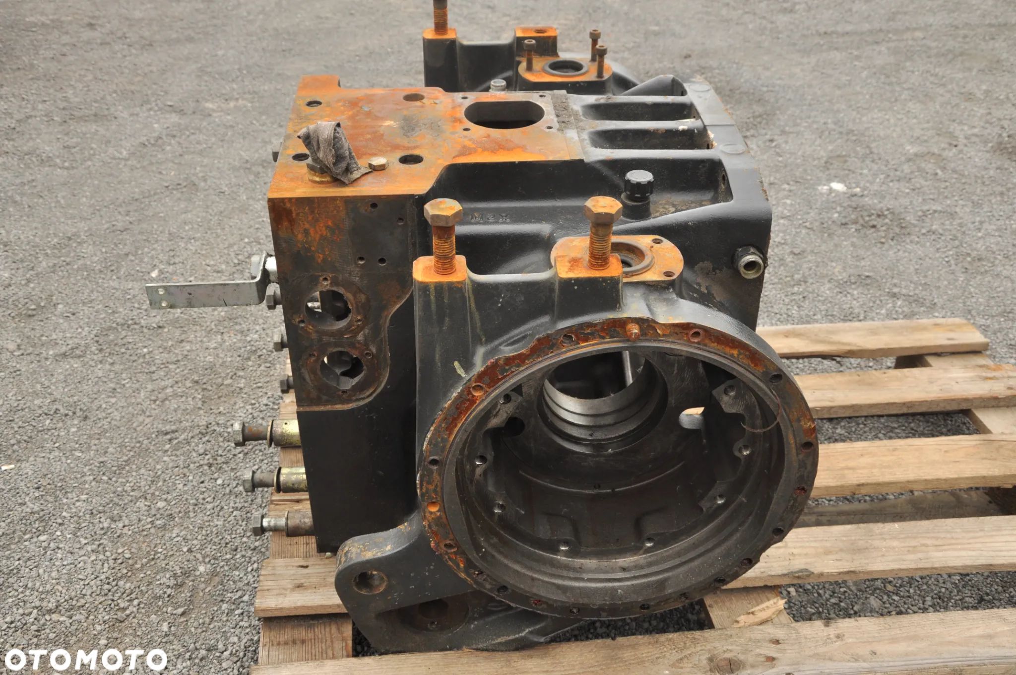 Obudowa tylnego mostu Deutz Fahr M620 - 1