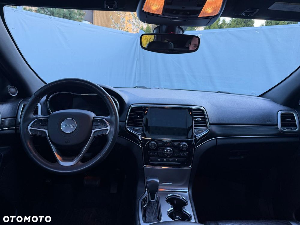 Jeep Grand Cherokee - 33