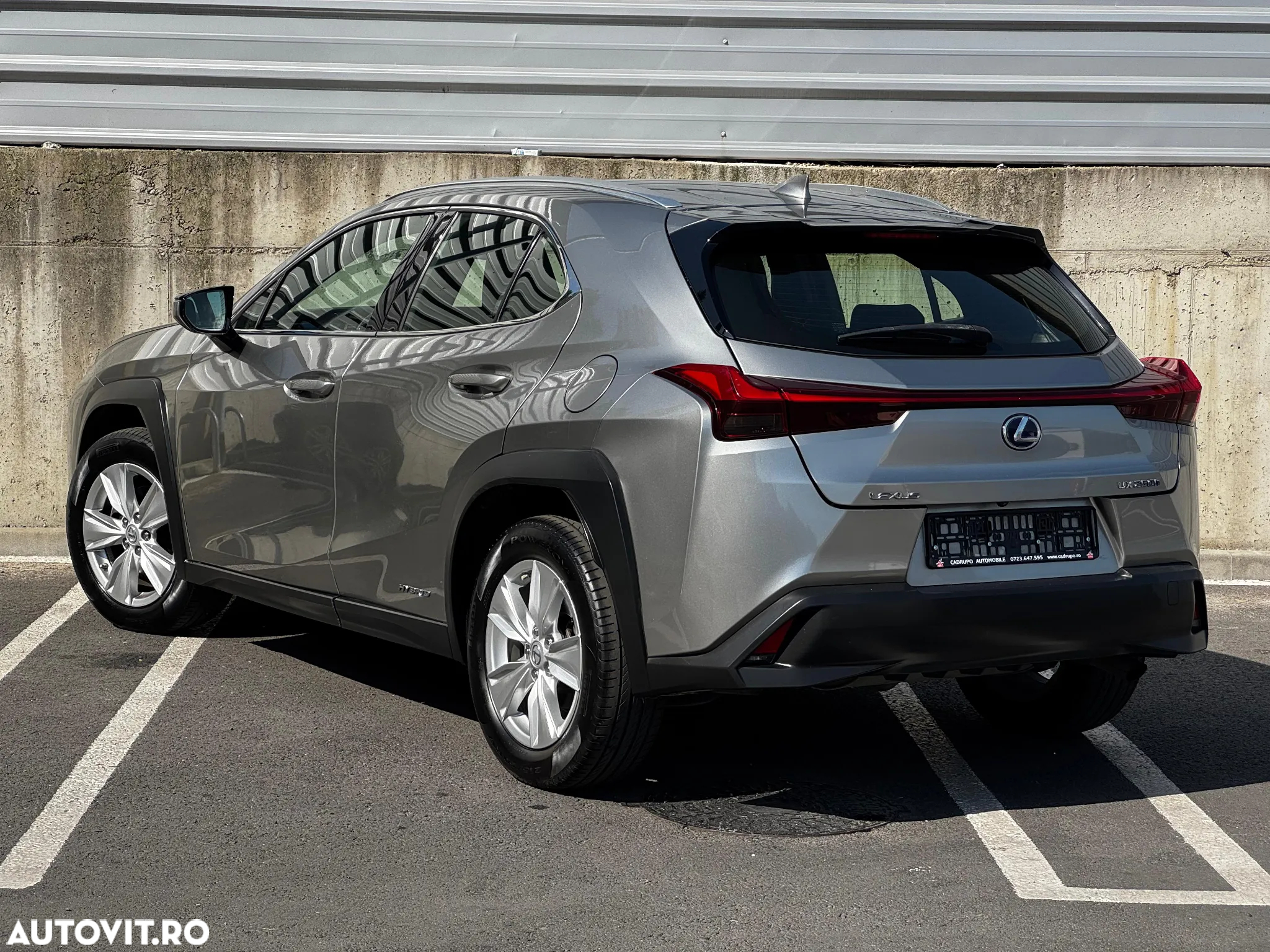 Lexus UX 250h 2.0L HEV 20H- (178 HP) 4X2 CVT Business - 17