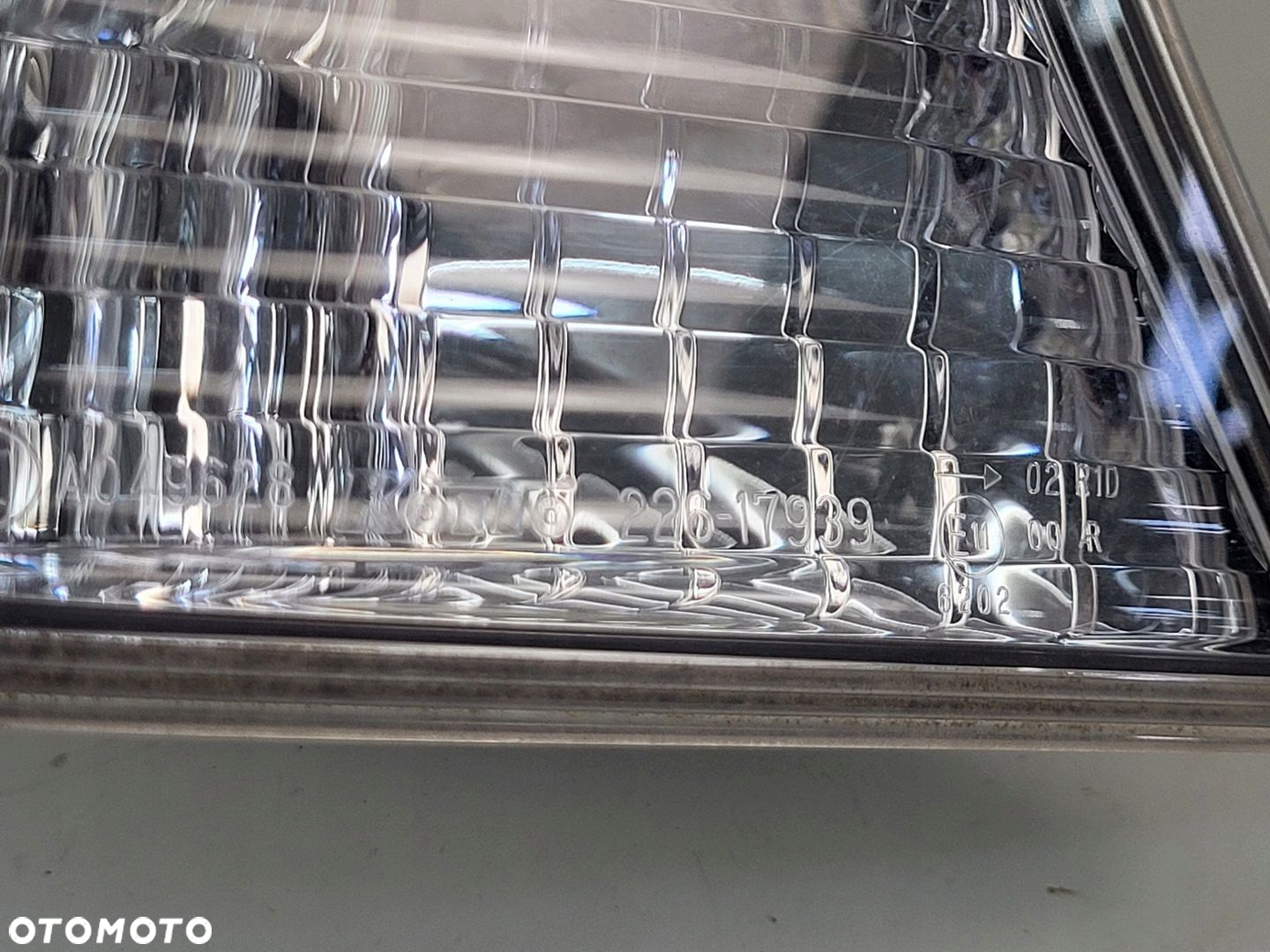 NISSAN X-TRAIL T32 LAMPA W KLAPĘ BAGAŻNIKA PRAWA PRAWY TYŁ - 11
